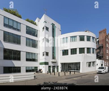 L'ancien garage Daimler Hire sur Herbrand Street, Londres, Royaume-Uni. Célèbre bâtiment Art Déco maintenant occupé par l'agence de publicité McCann Erickson. Banque D'Images