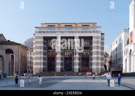 Rationaliste Palazzo delle poste (Palais de la poste centrale) sur la Piazza della Vittoria (place de la victoire) par Marcello Piacentini en XX siècle pendant t Banque D'Images