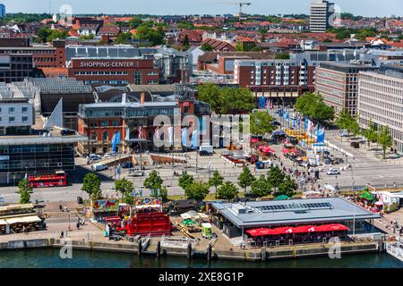 Kiel, 26. Jun. 24 Impressionen von der Kieler Woche aus der Innenstadt an der Hörn und am Rathaus *** Kiel, 26 juin 24 impressions de la Kieler Woche depuis le centre-ville à la Hörn et à la mairie Banque D'Images