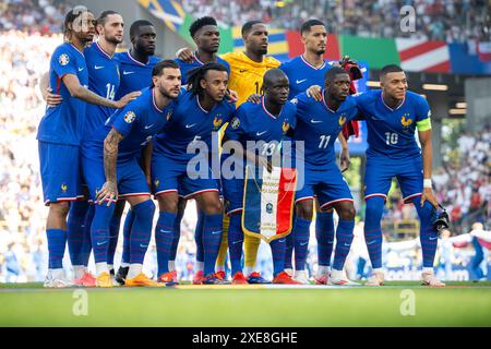 Dortmund, Rhénanie du Nord-Westphalie, Allemagne. 25 juin 2024. DORTMUND, ALLEMAGNE - JUIN 25 : équipe de France vue poser sur la photo de groupe lors du match du groupe d de l'UEFA EURO 2024 entre la France et la Pologne au stade de football Dortmund le 25 juin 2024 à Dortmund, Allemagne. (Crédit image : © Mateusz Slodkowski/ZUMA Press Wire) USAGE ÉDITORIAL SEULEMENT! Non destiné à UN USAGE commercial ! Banque D'Images