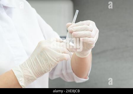 Soins médicaux. Médecin avec seringue, à l'hôpital d'injection Banque D'Images