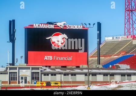 Calgary, Alberta, Canada. 17 février 2024. Un panneau de bienvenue au stade McMahon sur le terrain des Stampeders de Calgary. Banque D'Images