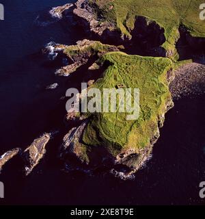 Brough of Deerness, une paroisse et péninsule quoad sacra en Mainland, Orcades, Orcades, Écosse, Royaume-Uni. Avec des traces d'un village, entourant les vestiges visibles d'une chapelle du 10ème siècle Banque D'Images