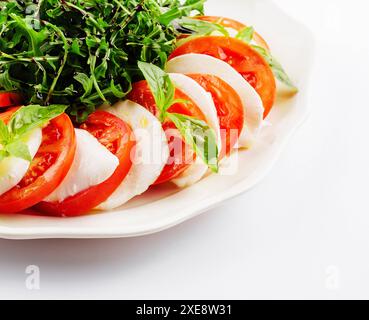 Salade traditionnelle italienne caprice fromage mozzarella tomate et basilic Banque D'Images