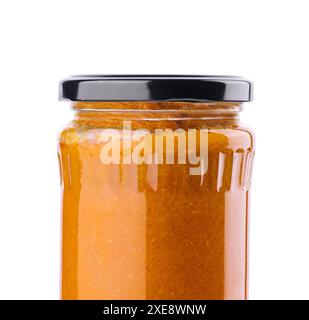 Le pot en verre avec caviar de courge sur blanc Banque D'Images