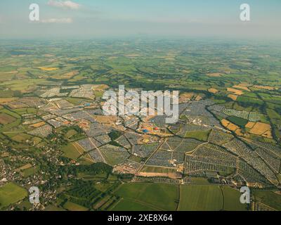 Image aérienne Glastonbury Festival, un grand plan montrant une mosaïque colorée de festivaliers, tentes et voitures. Sam 26 juin 2010, ferme digne, Pilton, près de Glastonbury, Angleterre, ROYAUME-UNI Banque D'Images