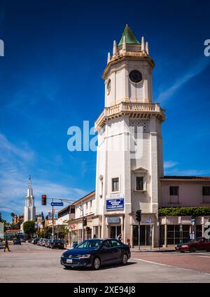 Los Angeles, Californie États-Unis - 28 mars 2017 : Holmby Hall est un bâtiment historique dans Westwood Village. Construit en 1929, le paysage de rue se compose Banque D'Images