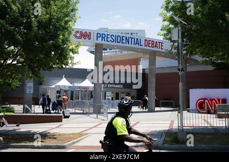 Atlanta, Géorgie, États-Unis. 26 juin 2024. Zone de patrouille de la police d'Atlanta près du lieu du débat présidentiel CNN de jeudi (image crédit : © Robin Rayne/ZUMA Press Wire) USAGE ÉDITORIAL SEULEMENT! Non destiné à UN USAGE commercial ! Banque D'Images