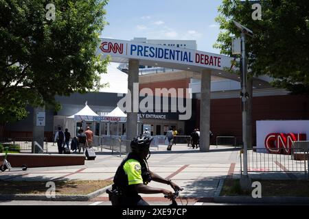 Atlanta, Géorgie, États-Unis. 26 juin 2024. Zone de patrouille de la police d'Atlanta près du lieu du débat présidentiel CNN de jeudi (image crédit : © Robin Rayne/ZUMA Press Wire) USAGE ÉDITORIAL SEULEMENT! Non destiné à UN USAGE commercial ! Banque D'Images