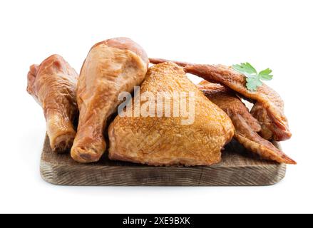 Morceaux de poulet fumé isolés sur fond blanc Banque D'Images