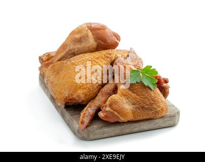 Morceaux de poulet fumé isolés sur fond blanc Banque D'Images