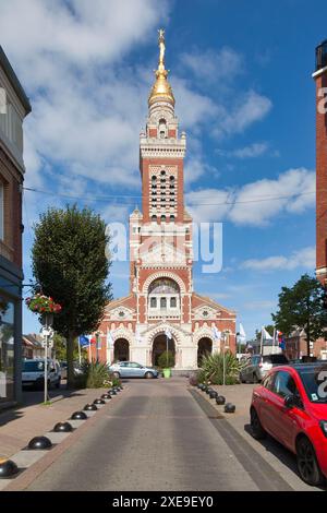 Albert, France - septembre 12 2020 : la basilique notre-Dame de Brebières d'Albert (somme) a été construite à la fin du XIXe siècle. Son ar original Banque D'Images