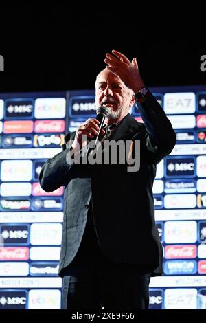 Naples, Campanie, Italie. 26 juin 2024. Aurelio de Laurentiis, Président de SSC Napoli sur la scène du nouveau manager de SSC Napoli dévoilé le 26 juin 2024 à Naples, en Italie. Photo de Nicola Ianuale / Alamy Live News Banque D'Images