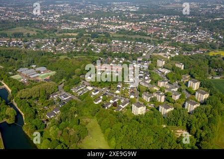 Vue aérienne, quartier résidentiel Emsring avec immeubles de grande hauteur et vue sur Recklinghausen Süd, voies navigables et bureau maritime et cour de construction sur Pö Banque D'Images