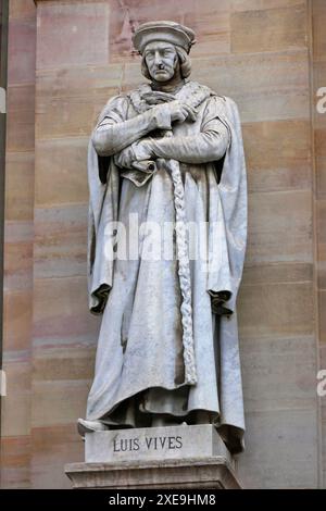 Statue de Luis vives devant la Bibliothèque nationale espagnole à Madrid, Espagne Banque D'Images