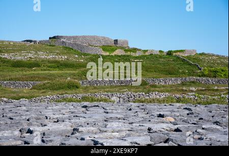 Vue sur Stone Ring Fort Dun Eochla, monument historique sur l'île d'Aran en République d'Irlande Banque D'Images