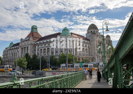 Hôtel Gellert et spa à Budapest. Vue depuis le pont Libery,. Photo de haute qualité Banque D'Images