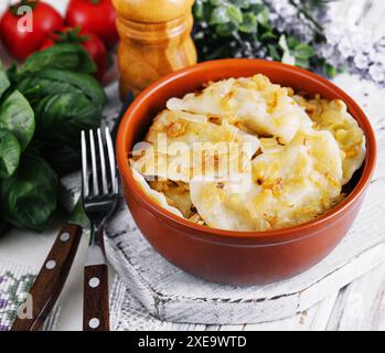 Boulettes, fourrées de purée de pommes de terre et d'oignons Banque D'Images