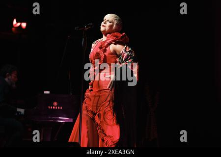 Madrid, Espagne. 26 juin 2024. La chanteuse Pasion Vega se produit sur scène lors de l'Universal Music Festival 2024 au Teatro Albeniz le 25 juin 2024 à Madrid, Espagne. (Photo par Oscar Gonzalez/Sipa USA) crédit : Sipa USA/Alamy Live News Banque D'Images