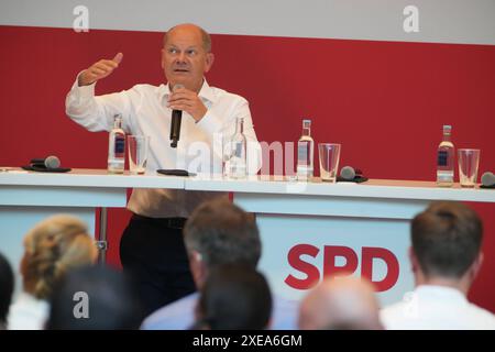 SPD GER, Berlin, 20241209, SPD Veranstaltung Wirtschaft in Ostdeutschland, mit Olaf Scholz, Reichstag, Bundeskanzler *** SPD GER, Berlin, 20241209, manifestation SPD sur l'économie en Allemagne de l'est, avec Olaf Scholz, Reichstag, chancelier fédéral Banque D'Images