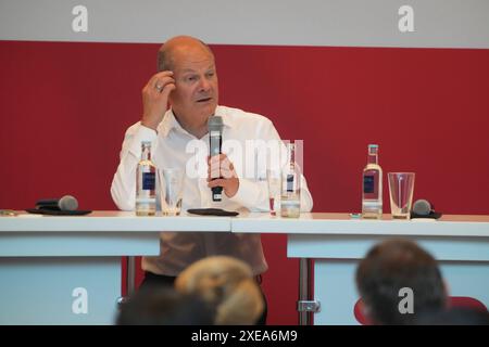 SPD GER, Berlin, 20241209, SPD Veranstaltung Wirtschaft in Ostdeutschland, mit Olaf Scholz, Reichstag, Bundeskanzler *** SPD GER, Berlin, 20241209, manifestation SPD sur l'économie en Allemagne de l'est, avec Olaf Scholz, Reichstag, chancelier fédéral Banque D'Images