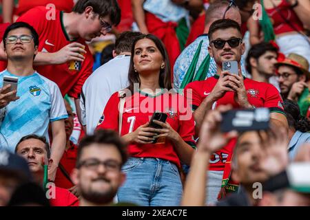 Femmes Portugal fans Georgien vs Portugal, Herren, Fussball, 3. Spieltag, EURO 2024, 26.06.2024, Europameisterschaft, Gruppe F Foto : Eibner-Pressefoto/Bahho Kara Banque D'Images