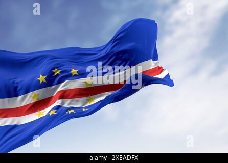 Gros plan du drapeau national du Cap-Vert agitant au vent Banque D'Images