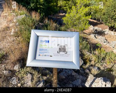 Zakynthos, Grèce - 20 juin 2024 : vue du cimetière mycénien de Kampi sur l'île de Zakynthos, en Grèce Banque D'Images