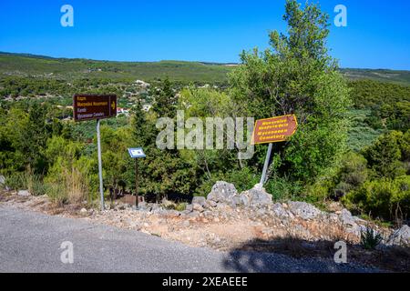 Zakynthos, Grèce - 20 juin 2024 : vue du cimetière mycénien de Kampi sur l'île de Zakynthos, en Grèce Banque D'Images