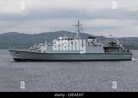 UNS Cherkasy (M311), un chasseur de mines de classe Sandown exploité par la marine ukrainienne, passant devant Greenock sur le Firth of Clyde. Le navire participe à l'exercice Sea Breeze 24-1, un exercice militaire multinational organisé en Écosse. Ce navire avait servi dans la Royal Navy britannique sous le nom de HMS Shoreham (M112), jusqu'à ce qu'il soit déclassé en 2022, puis transféré dans la marine ukrainienne en 2023. Banque D'Images