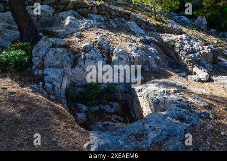 Zakynthos, Grèce - 20 juin 2024 : vue du cimetière mycénien de Kampi sur l'île de Zakynthos, en Grèce Banque D'Images