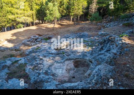 Zakynthos, Grèce - 20 juin 2024 : vue du cimetière mycénien de Kampi sur l'île de Zakynthos, en Grèce Banque D'Images