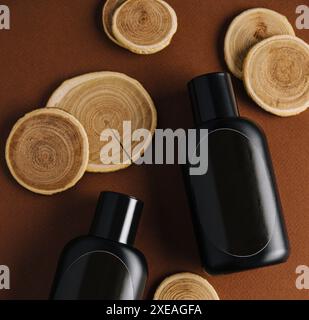 Deux bouteilles en plastique de soins corporels ou de shampooing Banque D'Images