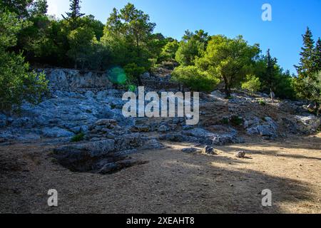 Zakynthos, Grèce - 20 juin 2024 : vue du cimetière mycénien de Kampi sur l'île de Zakynthos, en Grèce Banque D'Images