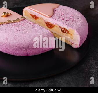 Gâteau à la crème glacée mousse abricot sur la vue de dessus Banque D'Images