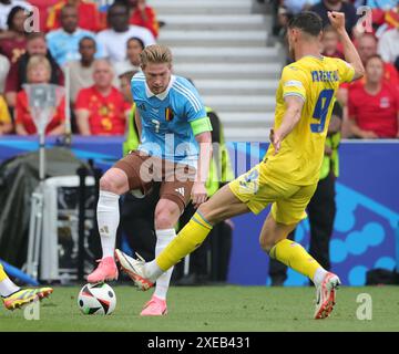 Stuttgart, Allemagne. 26 juin 2024. Kevin de Bruyne (G), belge, contrôle le ballon lors du match du Groupe E de l'UEFA Euro 2024 entre la Belgique et l'Ukraine à Stuttgart, Allemagne, le 26 juin 2024. Crédit : Philippe Ruiz/Xinhua/Alamy Live News Banque D'Images