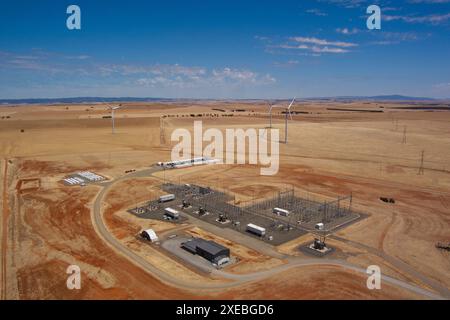 Antenne de la sous-station et Big Battery à la réserve d'énergie de Hornsdale près de Jamestown Australie méridionale Banque D'Images