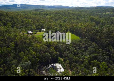 Antenne d'une propriété résidentielle rurale dans Horse Camp Queensland Australie Banque D'Images