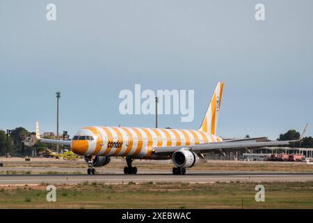 20240626 Palma de Majorque PALMA, ESPAGNE - JUIN 26 2024 : d-ABOJ CONDOR BOEING 757-300 at - Palma de Majorque le 26 juin 2024 à Palma, . Palma Baleares Espagne *** 20240626 Palma de Mallorca PALMA, ESPAGNE JUIN 26 2024 d ABOJ CONDOR BOEING 757 300 à Palma de Majorque le 26 juin 2024 à Palma, Palma Baleares Espagne Banque D'Images