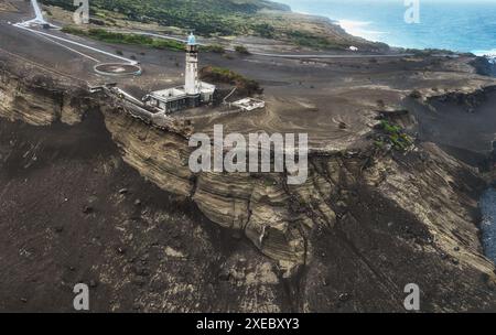 Açores - volcan dos Capelinhos au coucher du soleil sur l'île de Faial. Banque D'Images