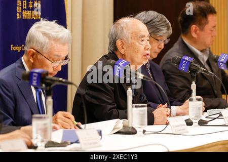 27 juin 2024, Tokyo, Japon : (c) Tsuguhiko Kadokawa, président honoraire de la Fondation pour la promotion culturelle Kadokawa, prend la parole lors d'une conférence de presse au Club des correspondants étrangers du Japon (FCCJ) dans le centre-ville de Tokyo. Kadokawa, l'ancien président de la maison d'édition Kadokawa Shoten, a été inculpé pour avoir corrompu un responsable du géant de la publicité Dentsu, qui était chargé de sélectionner les sponsors pour les Jeux Olympiques de Tokyo 2020. Kadokawa a décidé d'intenter une action civile contre le gouvernement japonais pour détention illégale et interrogatoire. Il envisage également de déposer une plainte auprès des United Banque D'Images