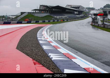 Spielberg, Autriche. 27 juin 2024. Nouveau trottoir de casier pour les limites de piste lors du Grand Prix d'Autriche de formule 1 Qatar Airways 2024, 11ème manche du Championnat du monde de formule 1 2024 du 28 au 30 juin 2024 sur le Red Bull Ring, à Spielberg, Autriche - photo Xavi Bonilla/DPPI crédit : DPPI Media/Alamy Live News Banque D'Images