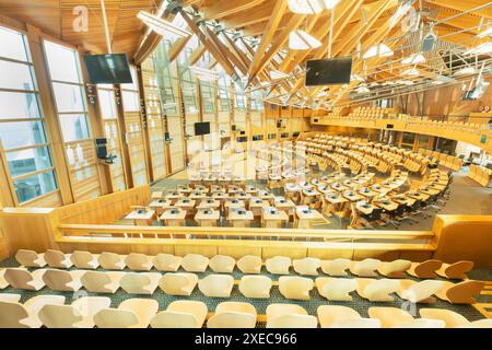 La Chambre est le lieu où tous les membres du Parlement écossais (MSP) peuvent se réunir pour débattre et prendre des décisions. Édimbourg, Écosse Banque D'Images