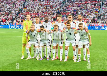 Francfort, Allemagne. 23 juin 2024. Teamphoto GER : Manuel NEUER, gardien de but DFB 1, Toni Kroos, DFB 8 Antonio Ruediger, Ruediger, DFB 2 Kai Havertz, DFB 7 Robert Andrich, DFB 23 Jonathan Tah, DFB 4 Maximilian Mittelstaedt, DFB 18 Ilkay Guendogan, DFB 21 Joshua Kimmich, DFB 6 Jamal Musiala, DFB 10 Florian Wirtz, DFB Nr. 17 DFB dans le groupe A stage match ALLEMAGNE - SUISSE 1-1 des Championnats d'Europe de l'UEFA 2024 le 23 juin 2024 à Francfort, Allemagne. Photographe : ddp images/STAR-images crédit : ddp Media GmbH/Alamy Live News Banque D'Images