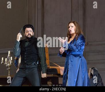 Yusif Eyvazov (Don Alvaro), Anna Netrebko (Donna Leonora) dans LA FORZA DEL Destino (la Force du destin) au Royal Opera, Covent Garden, Londres WC2 21/03/2019 musique : Giuseppe Verdi chef d'orchestre : Antonio Pappano design : Christian Schmidt éclairage : OLAF Chorégraphe d'hiver : Otto Pichler réalisateur original : Christof Loy Banque D'Images