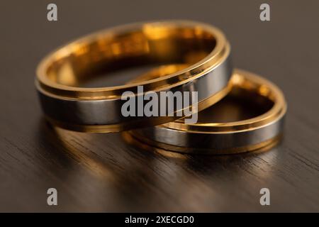 Les anneaux de mariage sont un symbole d'un contrat de mariage et un ornement que vous portez habituellement jusqu'à la fin de votre vie. Banque D'Images