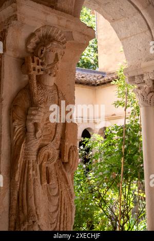 Aix en Provence, France. Magnifique cloître en pierre sculptée dans la cathédrale Saint Sauveur à Aix-en-Provence. Banque D'Images