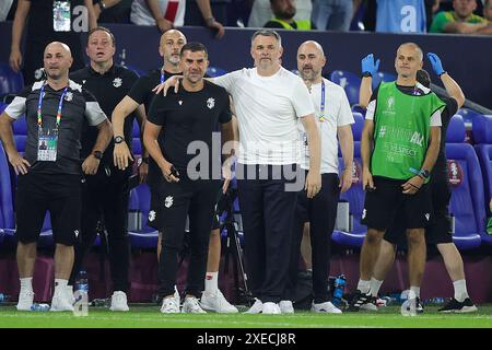 Gelsenkirchen, Allemagne 26 juin 2024, entraîneur-chef Willy Sagnol de Géorgie lors de l'UEFA Euro 2024, Groupe F, match de football entre la Géorgie et le Portugal le 26 juin 2024 à Veltins-Arena de Gelsenkirchen, Allemagne Banque D'Images