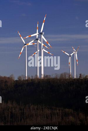 Éoliennes de la mine de lignite à ciel ouvert de Garzweiler, Rhénanie du Nord-Westphalie, Allemagne, Europe Banque D'Images