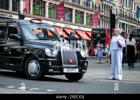 LONDRES - 17 JUIN 2024 : scène commerçante de Regent Street. Destination touristique de Londres Banque D'Images